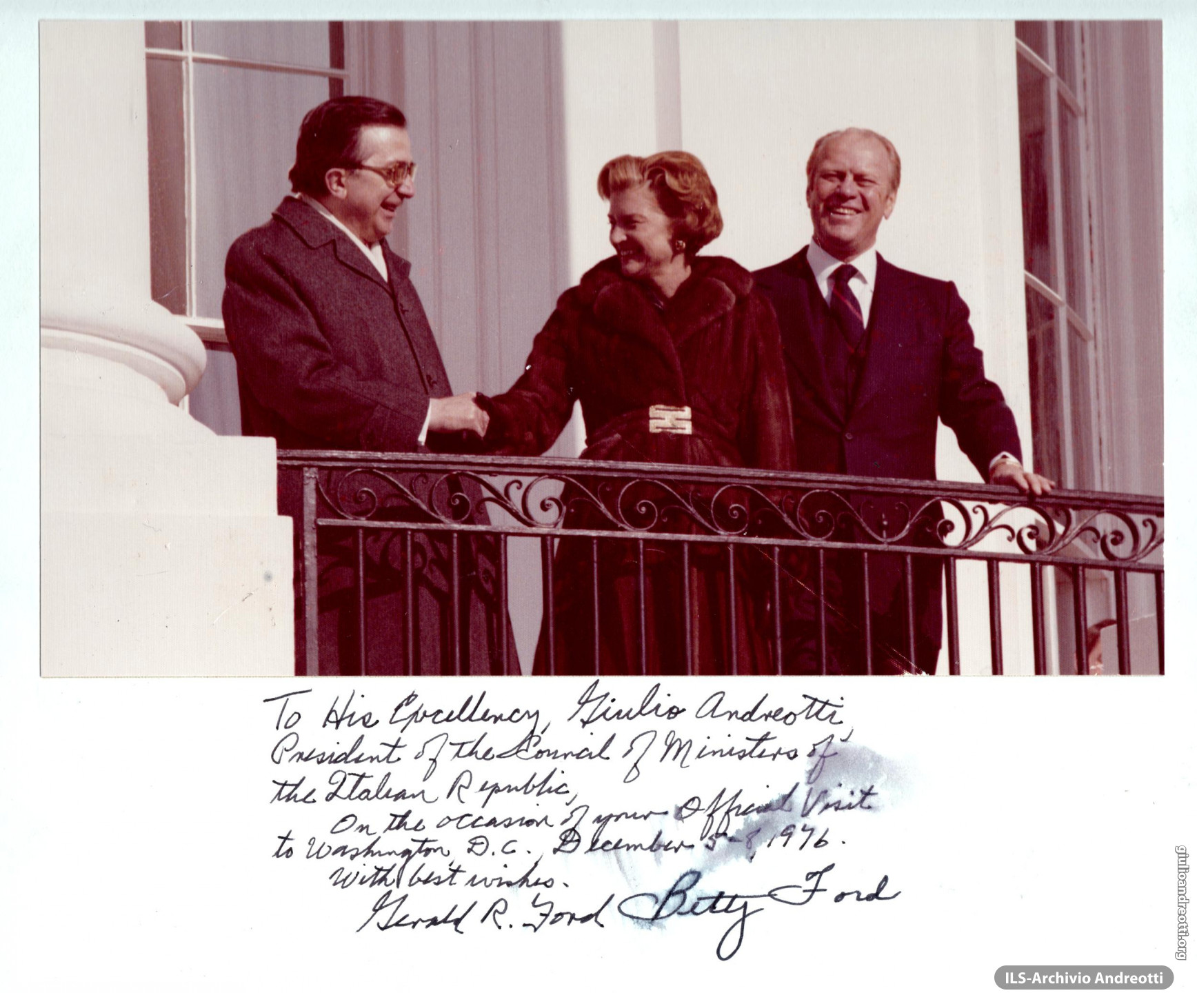 Foto con dedica di Gerald e Betty Ford in occasione della visita ufficiale di Andreotti al Presidente degli Stati Uniti il 5 dicembre 1976