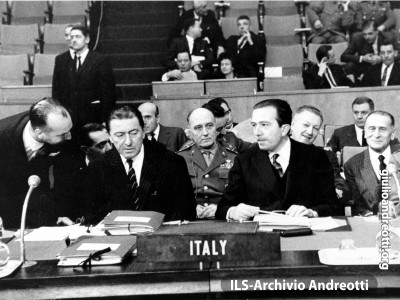 Parigi, dicembre 1962. Andreotti al Comitato Piani Difesa della NATO.