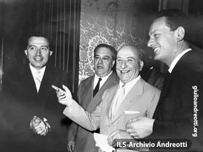 1957. Con Adone Zoli, presidente del Consiglio e Benigno Zaccagnini, sottogretario al Lavoro