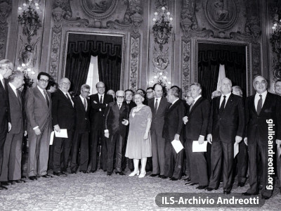 4 agosto 1983. Il Governo Craxi I. Andreotti è ministro degli Esteri.