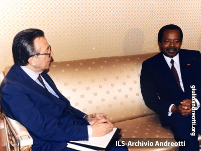 1990. Il presidente del Paul Biya a Palazzo Chigi