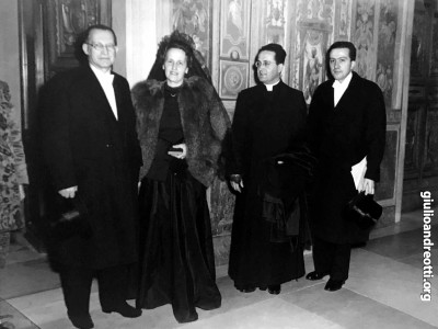 1 novembre 1950. Alcide e Francesca De Gasperi in udienza da Pio XII in occasione della proclamazione del Dogma dell’Assunzione