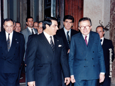 A colloquio con il presidente tunisino Ben Alì a palazzo Chigi. 1990 (foto Agi)