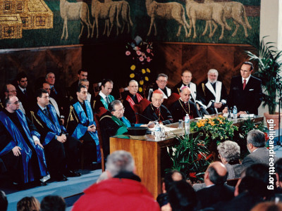 14 gennaio 2004. Laurea ad honorem dell’Università Lateranense