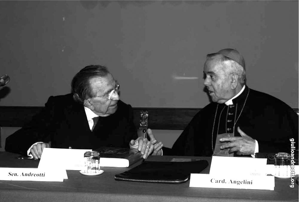 Con il cardinale Fiorenzo Angelini Immagine 1