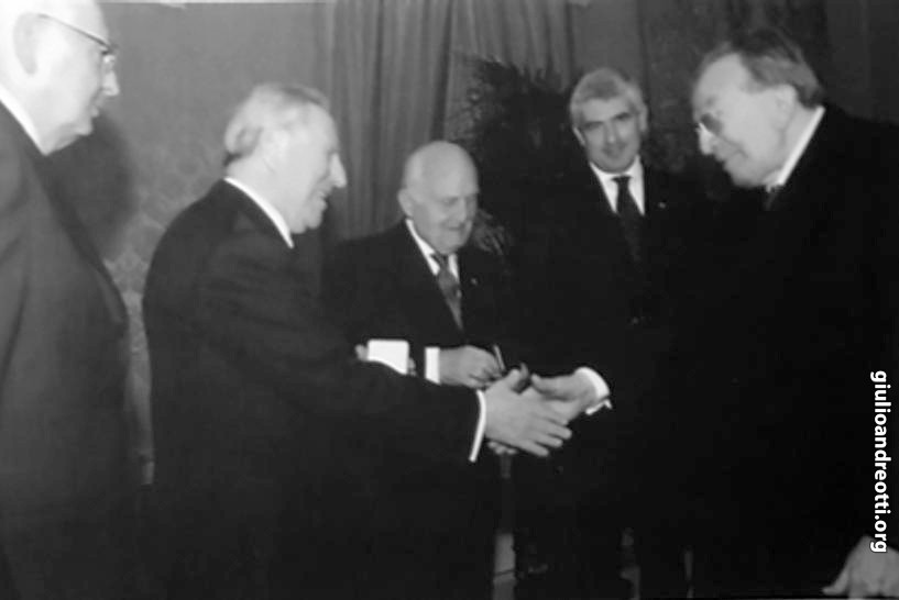 Con Giorgio Napolitano, Carlo Azeglio Ciampi, Oscar Luigi ... Immagine 1
