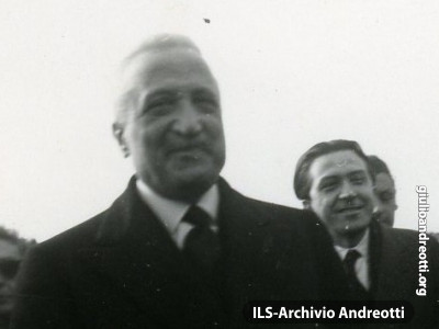 1947. Andreotti con Enrico De Nicola, Capo provvisorio dello Stato.