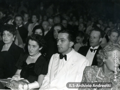 23 agosto 1947. Andreotti a Venezia con la moglie Livia.