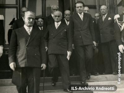 12 maggio 1948. Andreotti accompagna da Montecitorio al Quirinale Luigi Einaudi dopo la elezione a Presidente della Repubblica.
