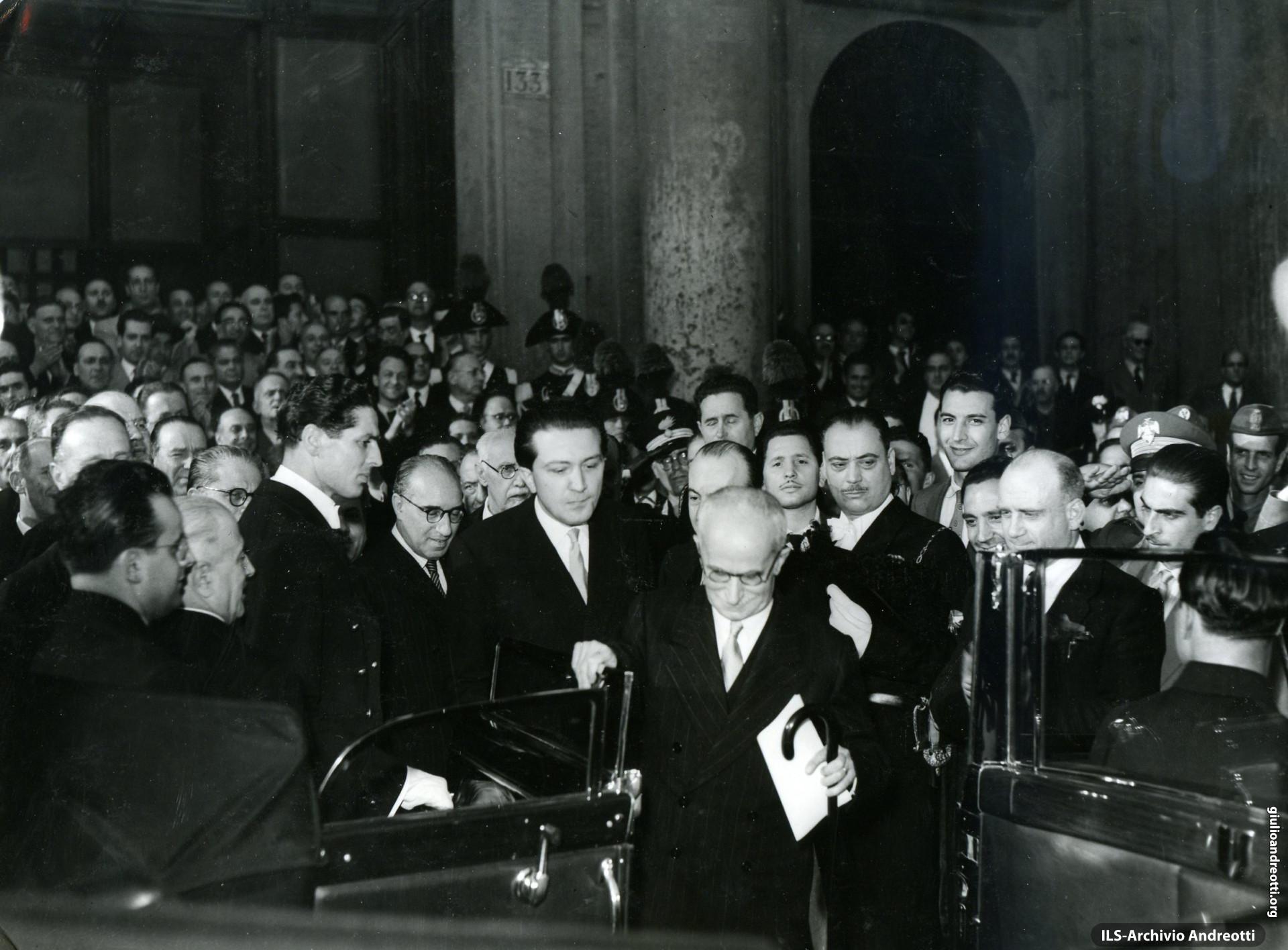 12 maggio 1948. Andreotti accompagna da Montecitorio al Quirinale Luigi Einaudi dopo la elezione a Presidente della Repubblica.