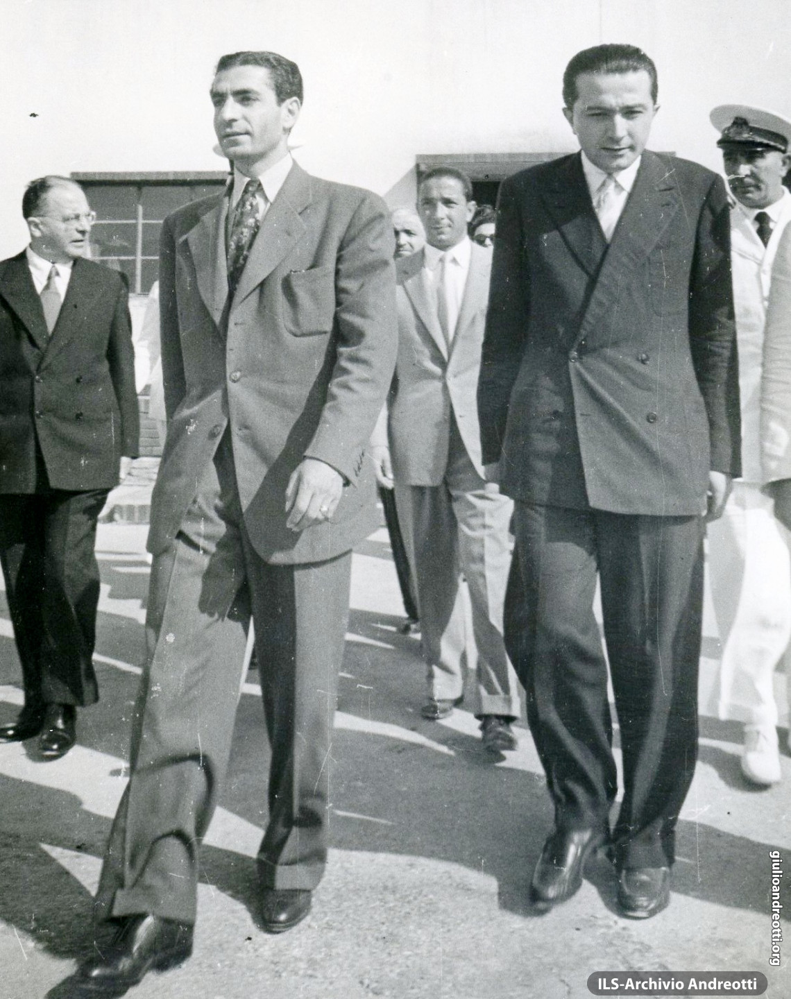 20 agosto 1948. Andreotti accoglie lo Scià di Persia in visita a Roma.