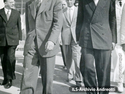 20 agosto 1948. Andreotti accoglie lo Scià di Persia.