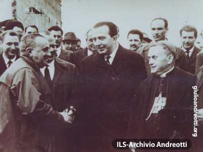 Tivoli 1948. Con il vescovo Favari.