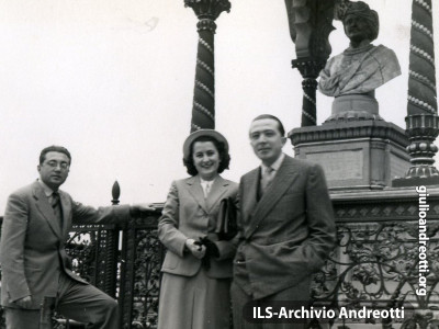 Andreotti a Firenze con Livia e Giorgio Ceccherini. Era il 22 maggio 1949.