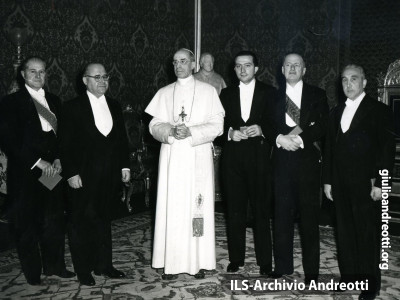 Delegazione governativa con Andreotti e Gonella ricevuta da Pio XII