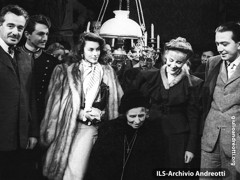 Sul set del film 'Cuore' con Vittorio De Sica, Giorgio De Lullo, Linda Christian, Irma Gramatica e Maria Mercader.