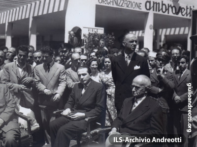 Andreotti con Einaudi a una manifestazione espositiva.
