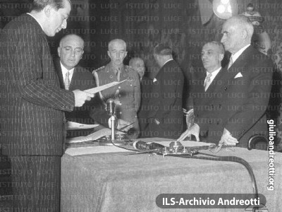 19 gennaio 1954. Andreotti giura come ministro dell'Interno.