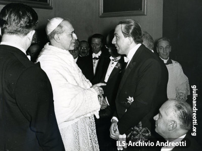 In udienza da Pio XII nel 1957.