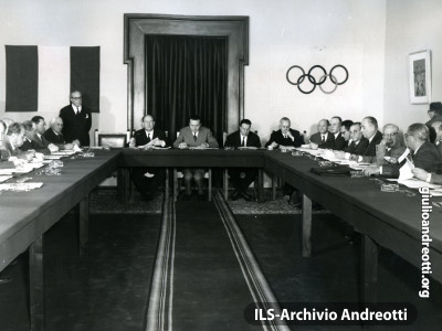 Riunione del Comitato organizzatore delle Olimpiadi di Roma del 1960.