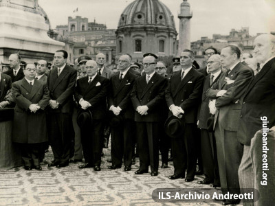Cerimonia all'Altare della Patria nel novembre del 1961.