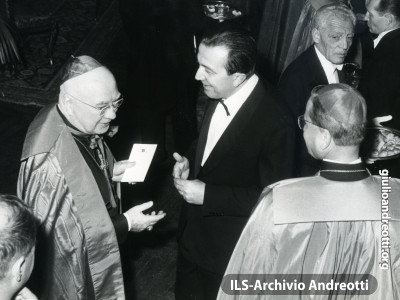 1962. Andreotti con il card. Francis Spellman.