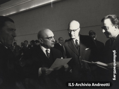 Parigi, dicembre 1962. Comitato dei Piani di Difesa della NATO.