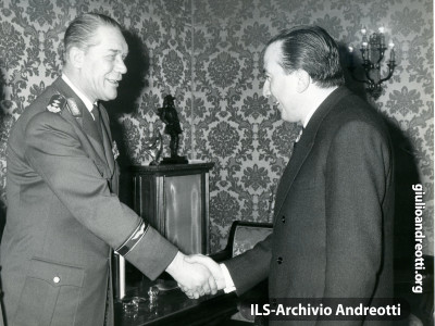 29 gennaio 1963. Andreotti con il generale Panitzki.