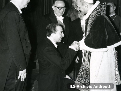 10 dicembre 1963. Giulio Andreotti con Mariano Rumor.