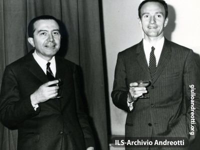 1966. Andreotti con Abdon Pamich.