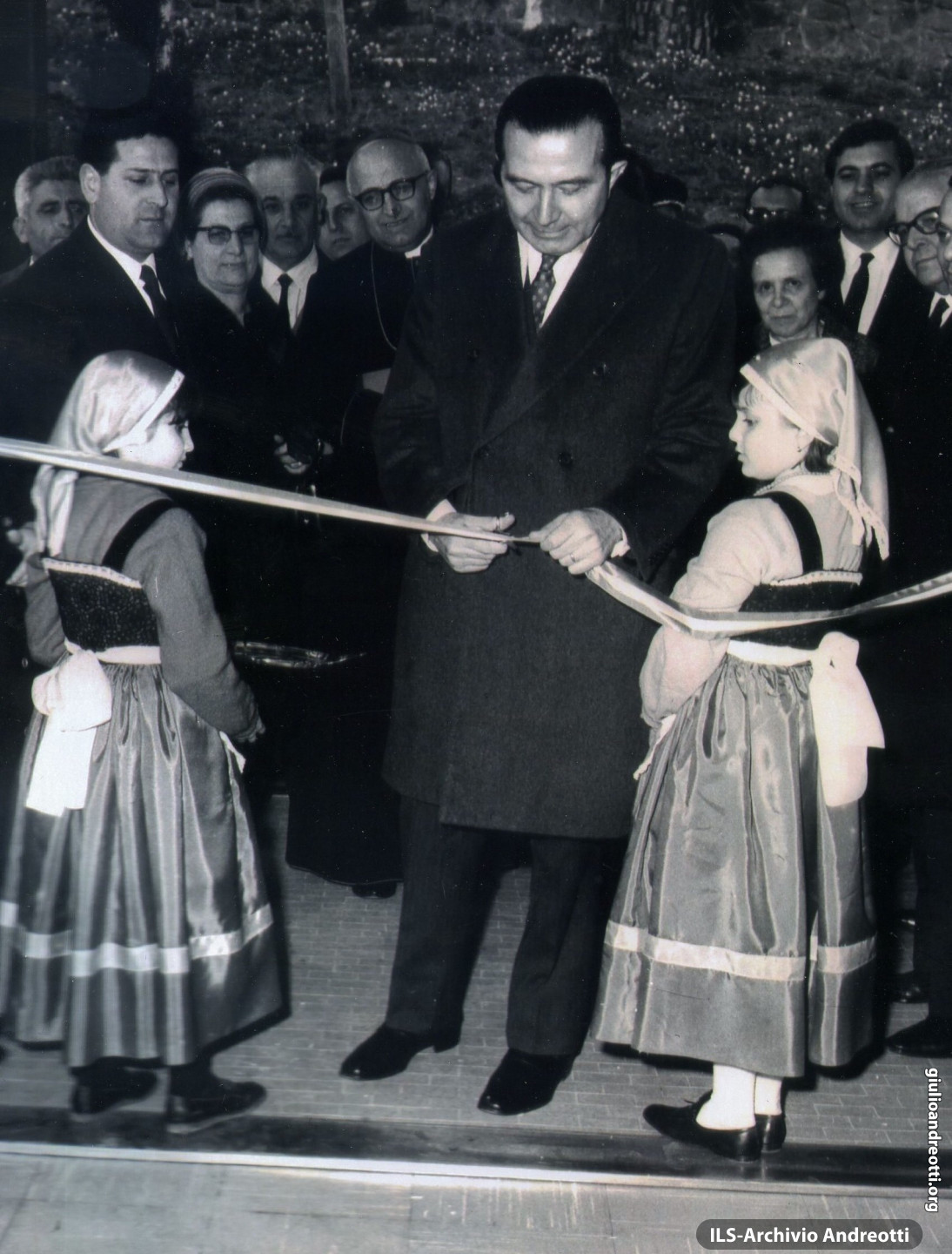 19 marzo 1968. Inaugurazione di una scuola media.