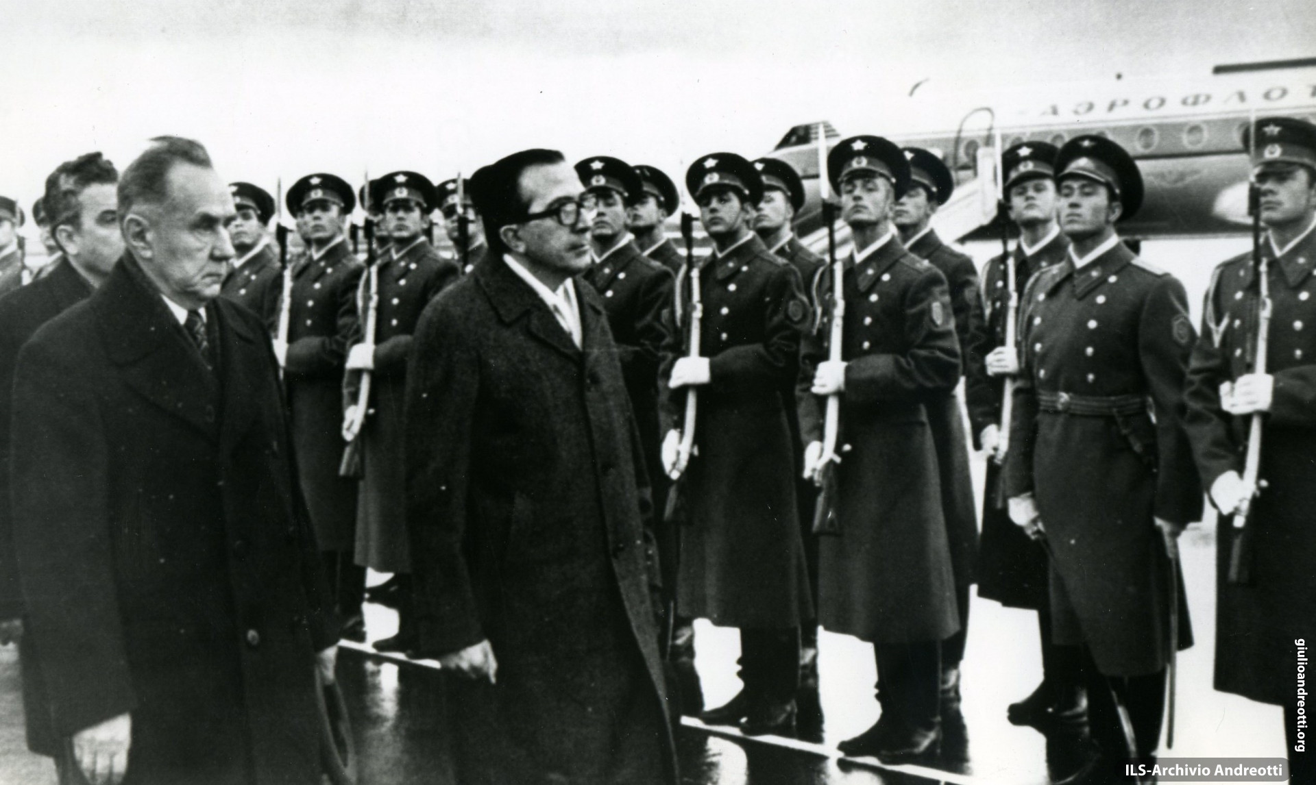 24 ottobre 1972. Visita ufficiale in URSS. Andreotti è accolto dal primo ministro sovietico Kosygin.