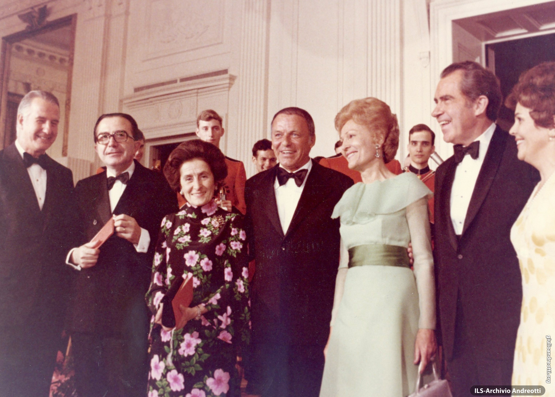 Visita di Andreotti in USA nell'aprile del 1973. Giulio e Livia Andreotti alla cena di gala con Frank Sinatra, il Presidente Nixon, il suo vice Spiro Agnew e le consorti.