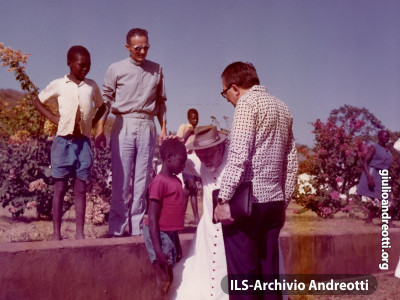 Gennaio 1974 Morulem (Uganda), visita al lebbrosario.