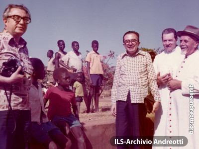 Gennaio 1974 Morulem (Uganda), visita al lebbrosario.