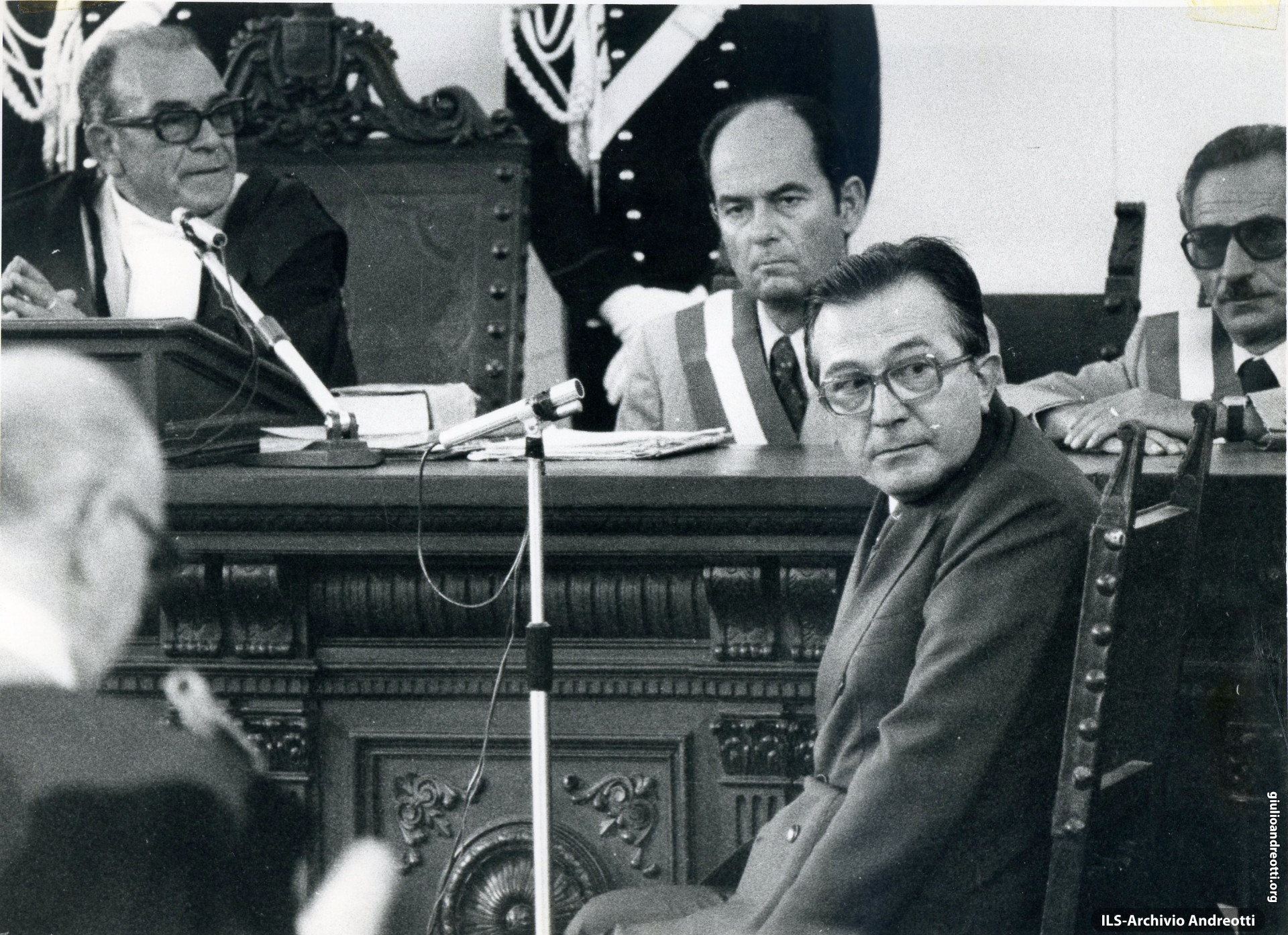 15 settembre 1977. Giulio Andreotti testimonia al processo di Catanzaro sulla strage di Piazza Fontana.