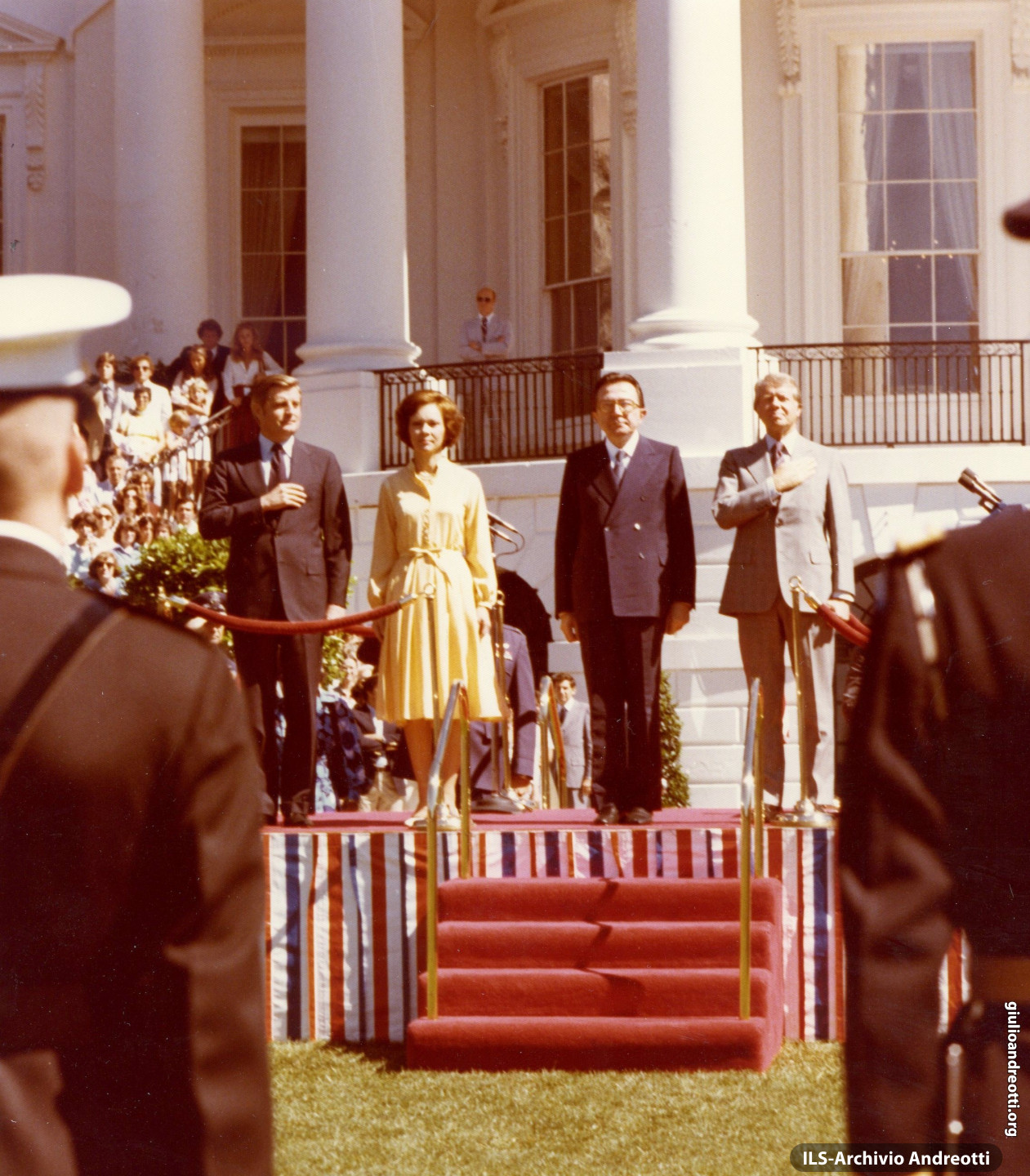 Visita ufficiale alla Casa Bianca il 26 giugno 1977. Cerimonia di accoglienza con il Presidente Jimmy Carter, la moglie Rosalinn e il vicepresidente Walter Mondale.