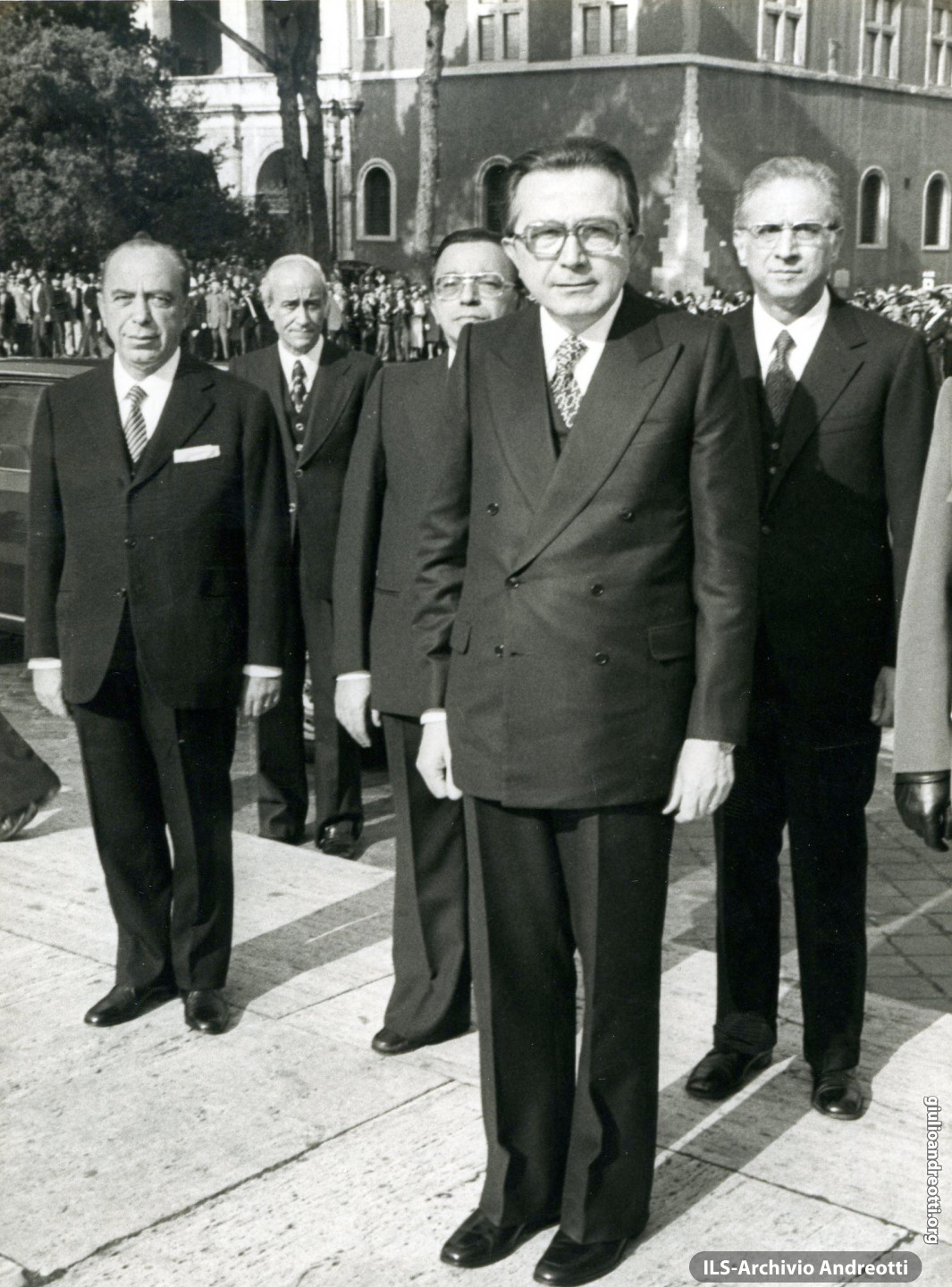 4 novembre 1977. Omaggio al Milite Ignoto con i ministri Morlino, Bonifacio e Cossiga.