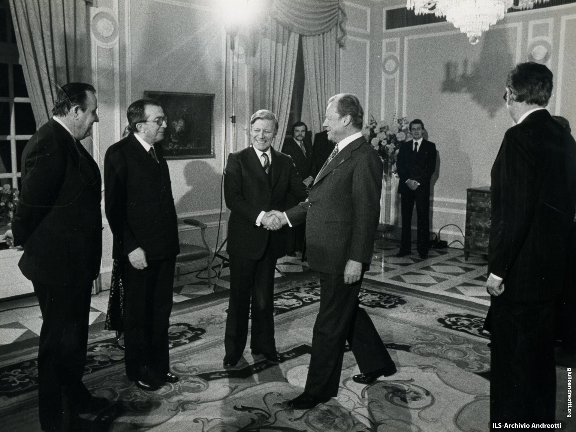 Germania,1977. Incontro tra il Ministro degli Esteri Hans-Dietrich Gensher, Giulio Andreotti, il Cancelliere Helmut Schmidt e l'ex Cancelliere Willy Brandt.