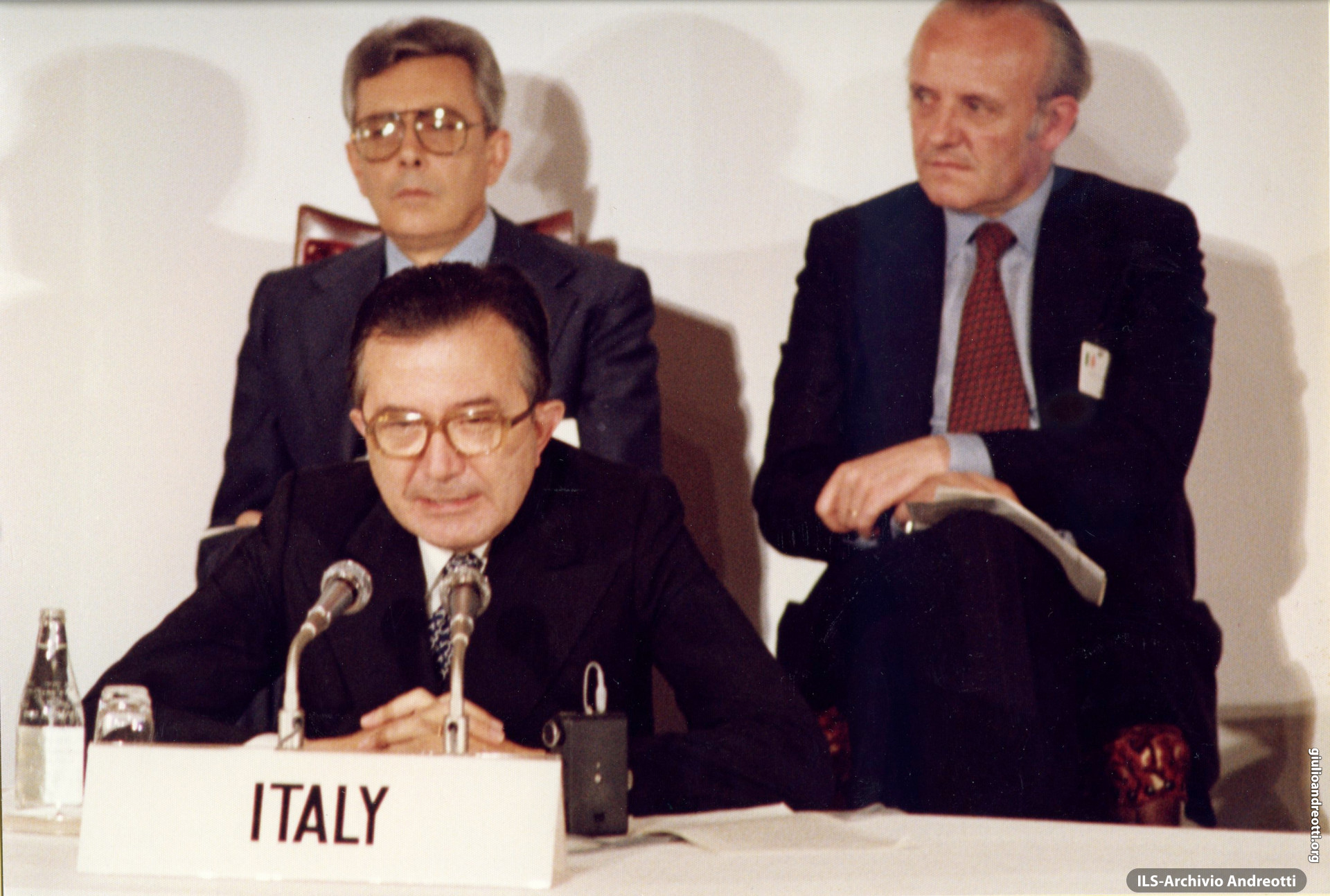 G7 a Tokyo il 28-29 giugno 1979. Andreotti con Arnaldo Forlani e Filippo Maria Pandolfi.