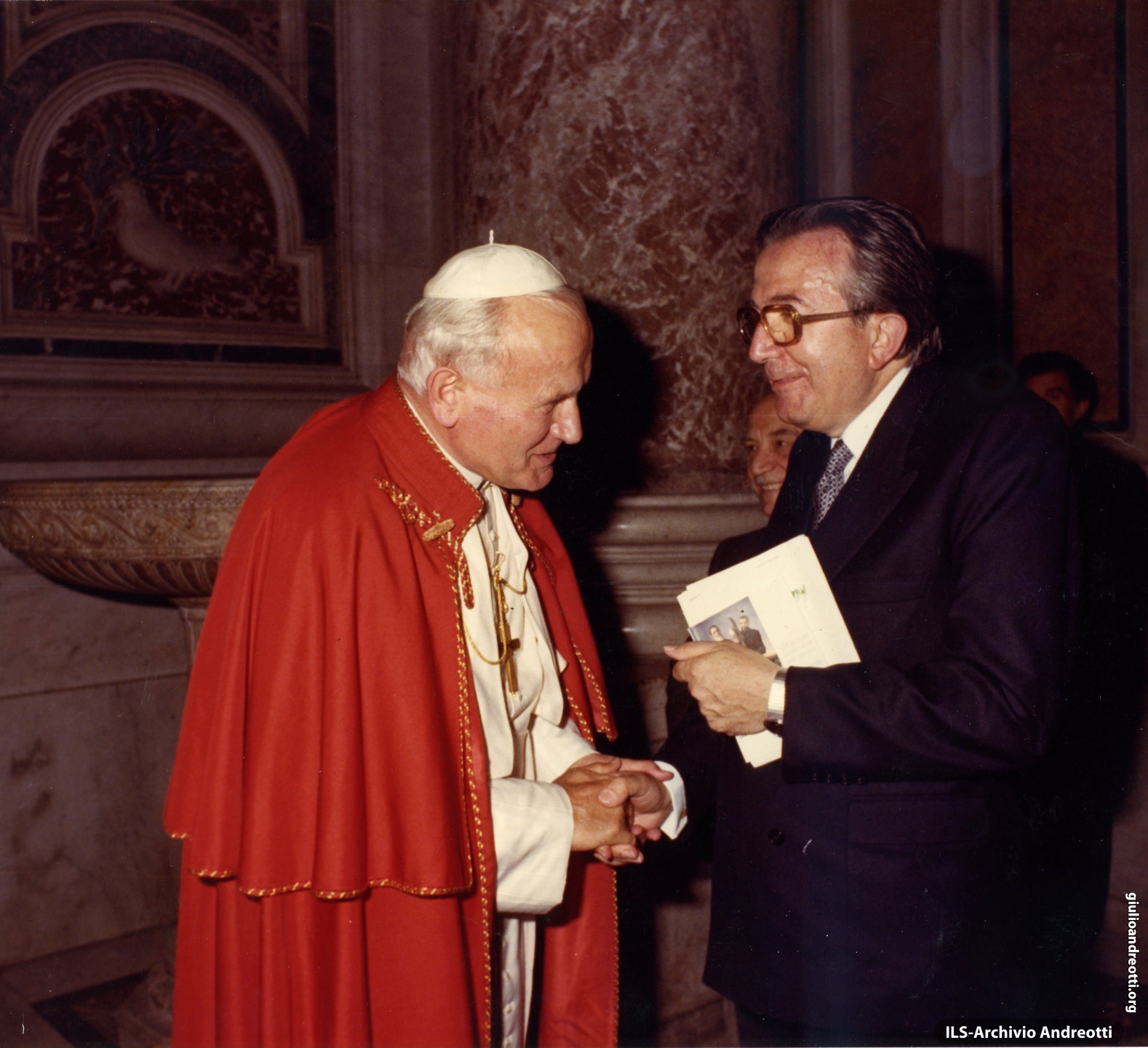 Andreotti con Giovanni Paolo II, il 15 maggio 1983.