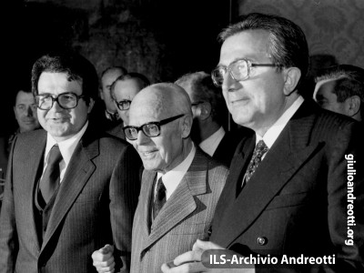 Andreotti con il Presidente della Repubblica Sandro Pertini e Romano Prodi.