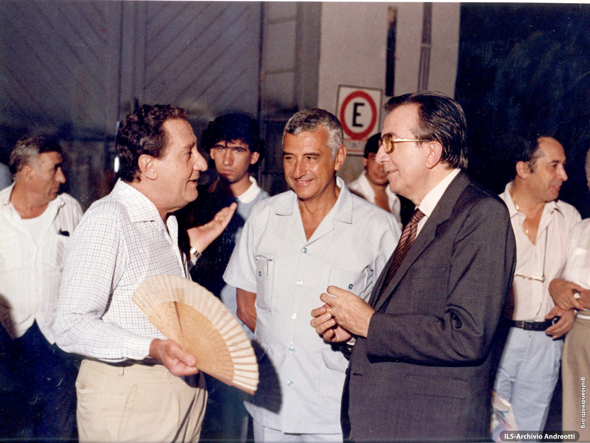 Il 30 dicembre 1983 Andreotti sul set de 'Il Tassinaro' con Alberto Sordi.