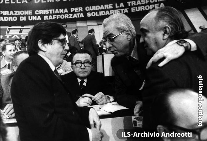 Andreotti con Enzo Scotti, Francesco Cossiga e Antonio Gava durante il XVI Congresso della DC svoltosi a Roma nel febbraio 1984 .