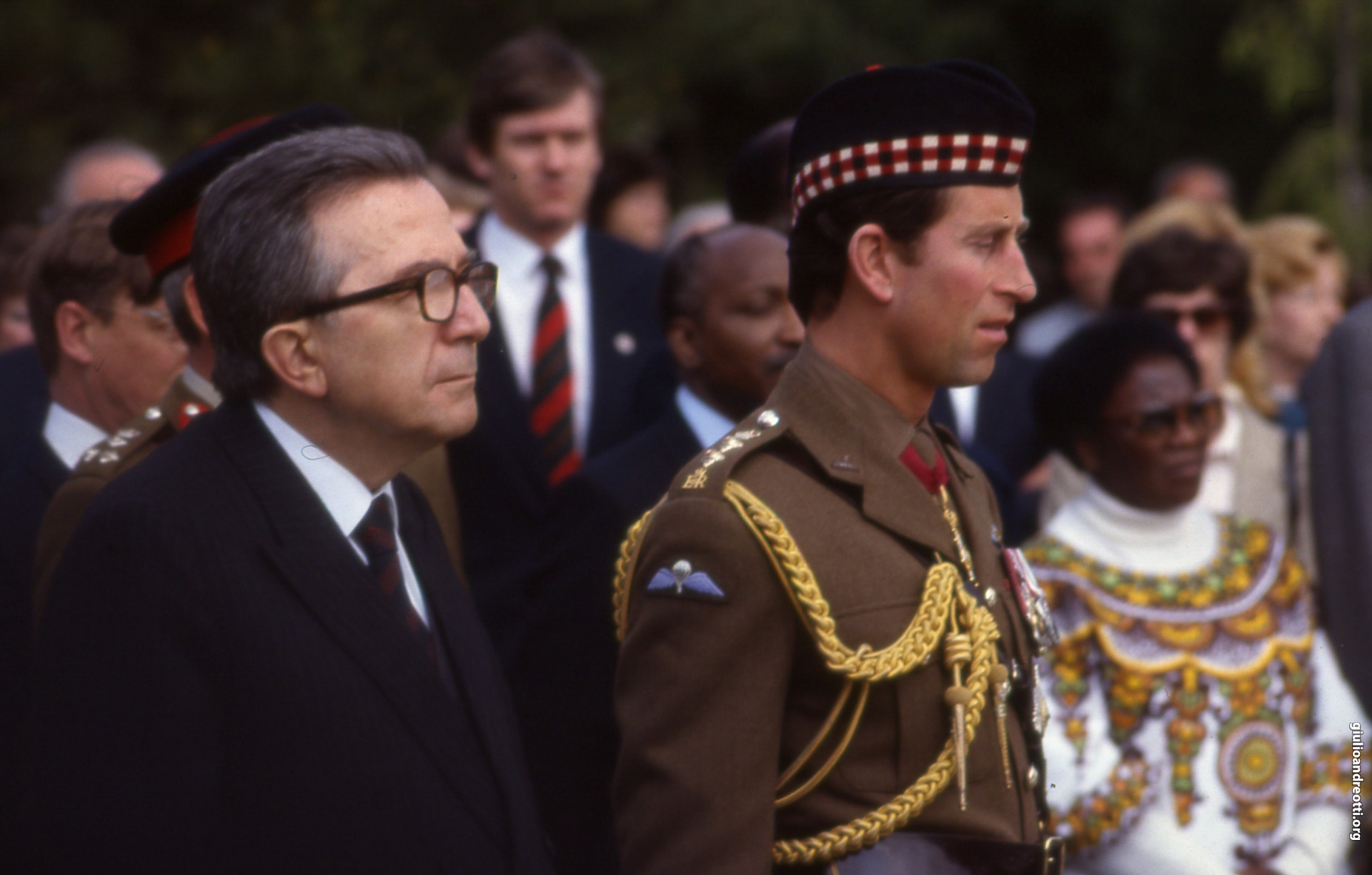 Il 28 aprile 1985 Andreotti accompagna il principe Carlo. Immagine 1