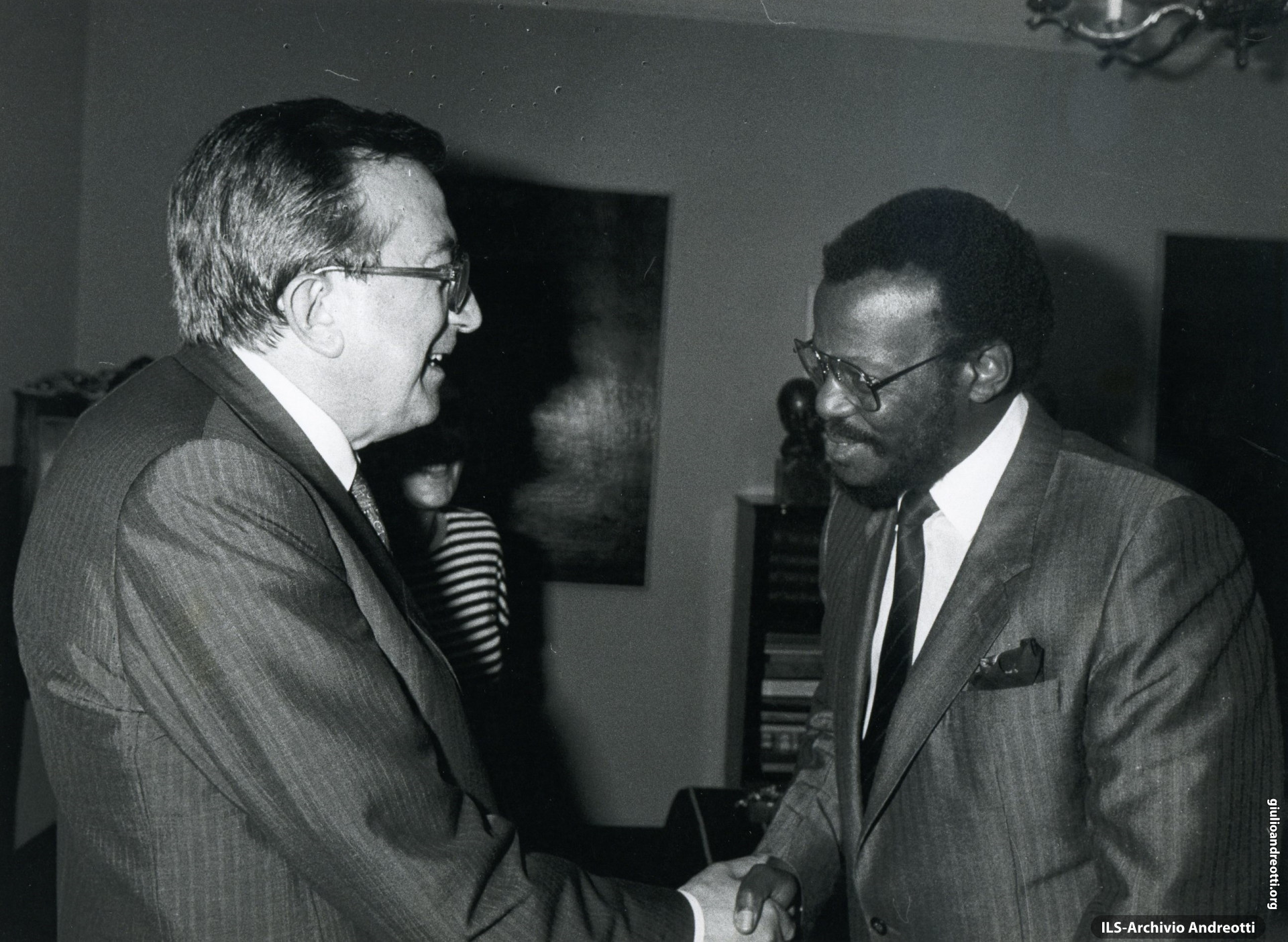 Andreotti riceve il leader zulu, Mangosuthu Buyhelezi nel 1986.