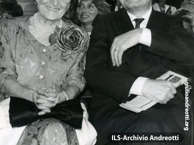 1988. Venezia, Giulio Andreotti e la moglie Livia al premio Campiello.