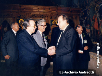 1988. Andreotti con Hans Dietrich Genscher al Consiglio dei ministri degli Esteri europei.