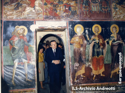 1988. Andreotti al Consiglio dei ministri degli Esteri europei a Giannina in Grecia.