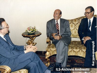 Andreotti con il segretario generale della NATO, Manfred Woerner a Palazzo Chigi.
